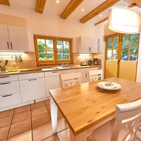 Vakantiehuis Strandschloesschen - Haushaelfte 1 Sellin (Rugen)