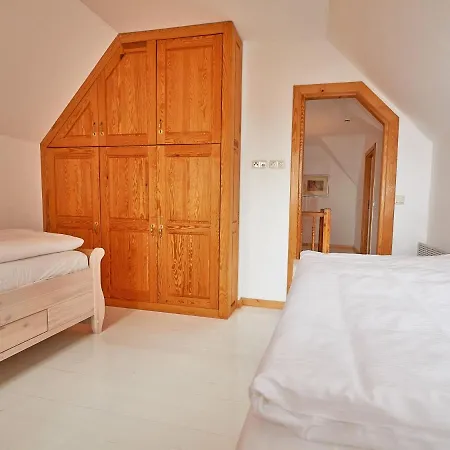 Strandschloesschen - Haushaelfte 1 Vakantiehuis *