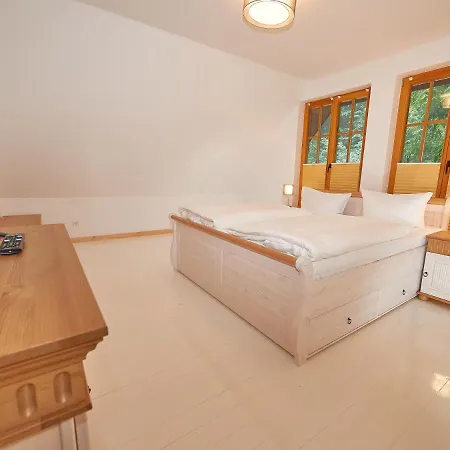 Strandschloesschen - Haushaelfte 1 Vakantiehuis *