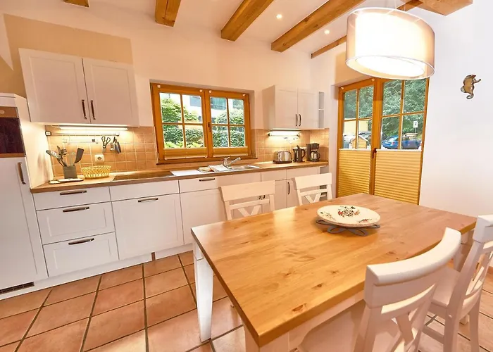 Holiday home Strandschloesschen - Haushaelfte 1 Sellin (Rugen)